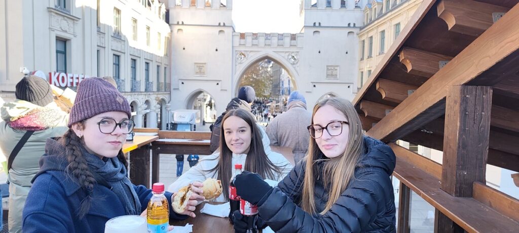 Direction l'Europe : Nos élèves en route pour leur stage ERASMUS ! 5 WhatsApp Image 2025 11 23 at 13.09.57