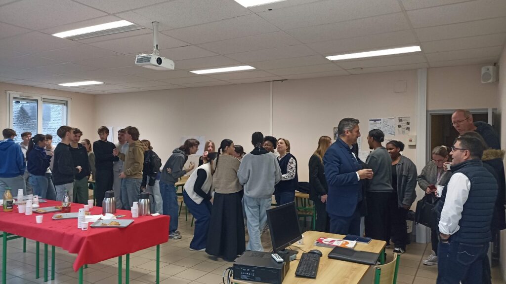 Rencontre entre professionnels et nos étudiants de BTS GPME autour d'un petit déjeuner 5 IMG 20251128 091501