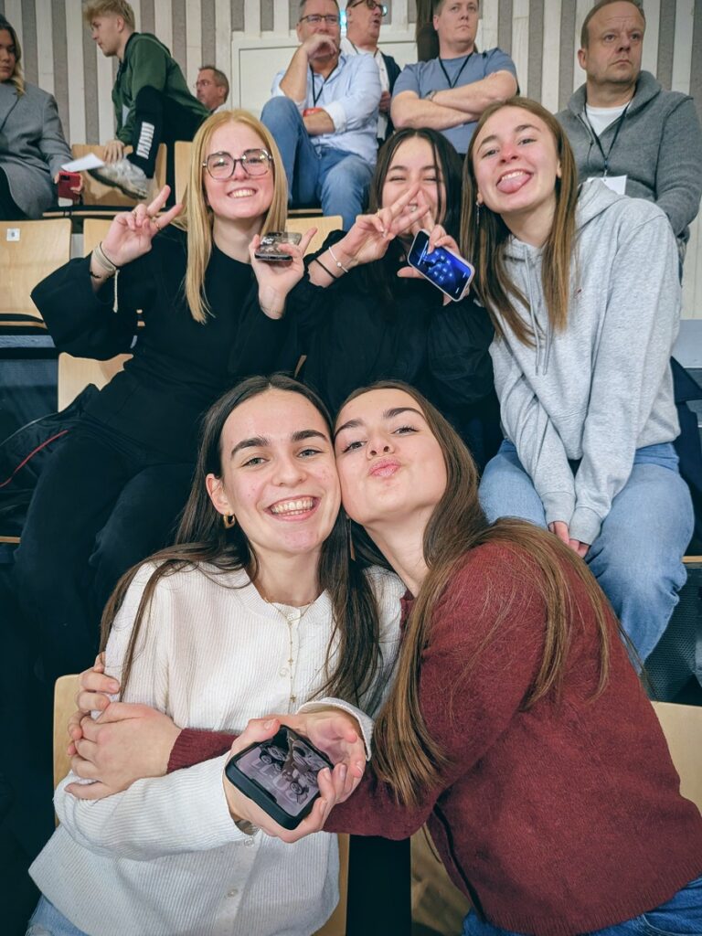 Sortie Futsal pour nos internes 1 PXL 20251201 191107343.MP2