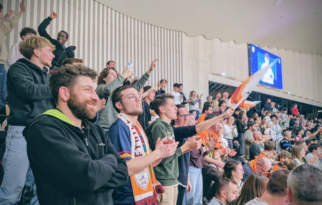 Sortie Futsal pour nos internes 4 PXL 20251201 200351520.MP2