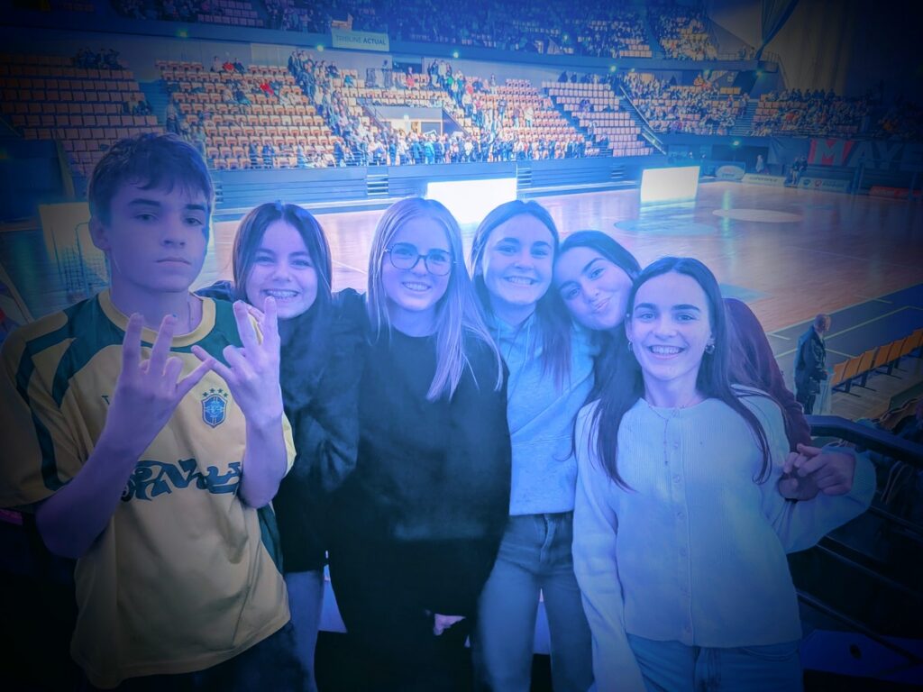 Sortie Futsal pour nos internes 10 PXL 20251201 201057467.MP2