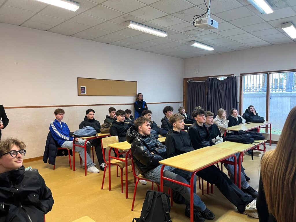 Une après-midi riche en échanges pour nos élèves de Terminale STMG ! 3 WhatsApp Image 2025 12 17 at 07.54.14