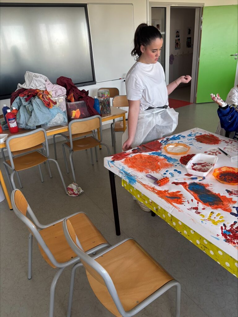 Visite des Secondes AEPA (Animation Enfance Personnes Agées) au Centre de Loisirs des Pommeraies 5 processed 4ADA5786 8464 42FC BA24 AFED6A1C62DC