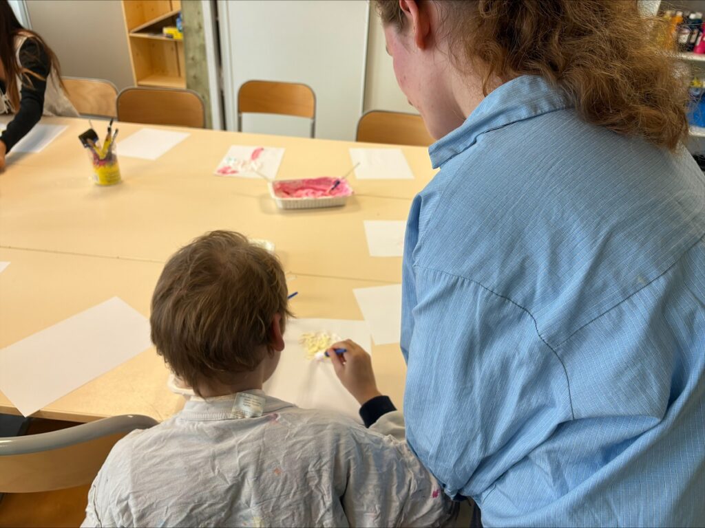 Visite des Secondes AEPA (Animation Enfance Personnes Agées) au Centre de Loisirs des Pommeraies 3 processed D8D07D3F 189E 4D87 B8C7 4A428DE88945