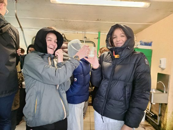 Visite de la ferme du Chenôt par nos élèves de 1ères STMG 8 thumbnail image0000001