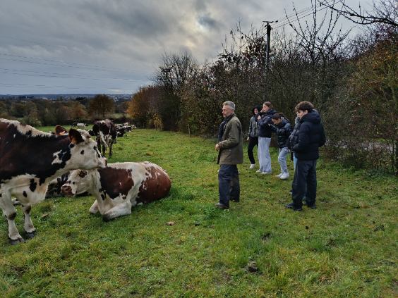 Visite de la ferme du Chenôt par nos élèves de 1ères STMG 1 thumbnail image0000081