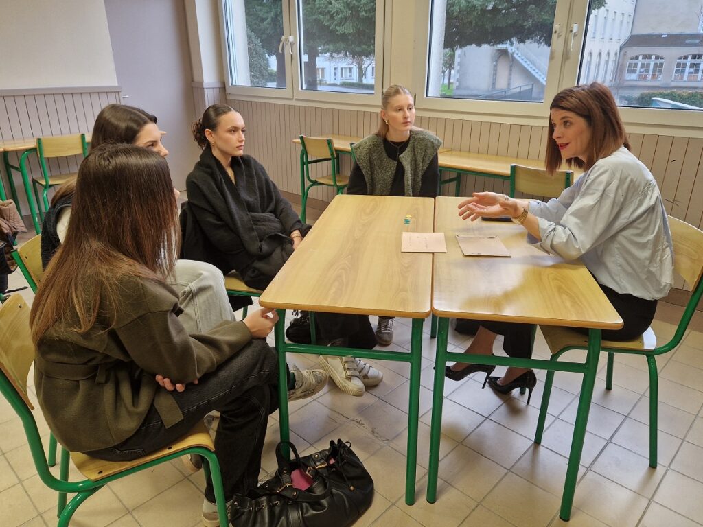 Tables Rondes pour nos Terminale STMG 4 20251218 093114