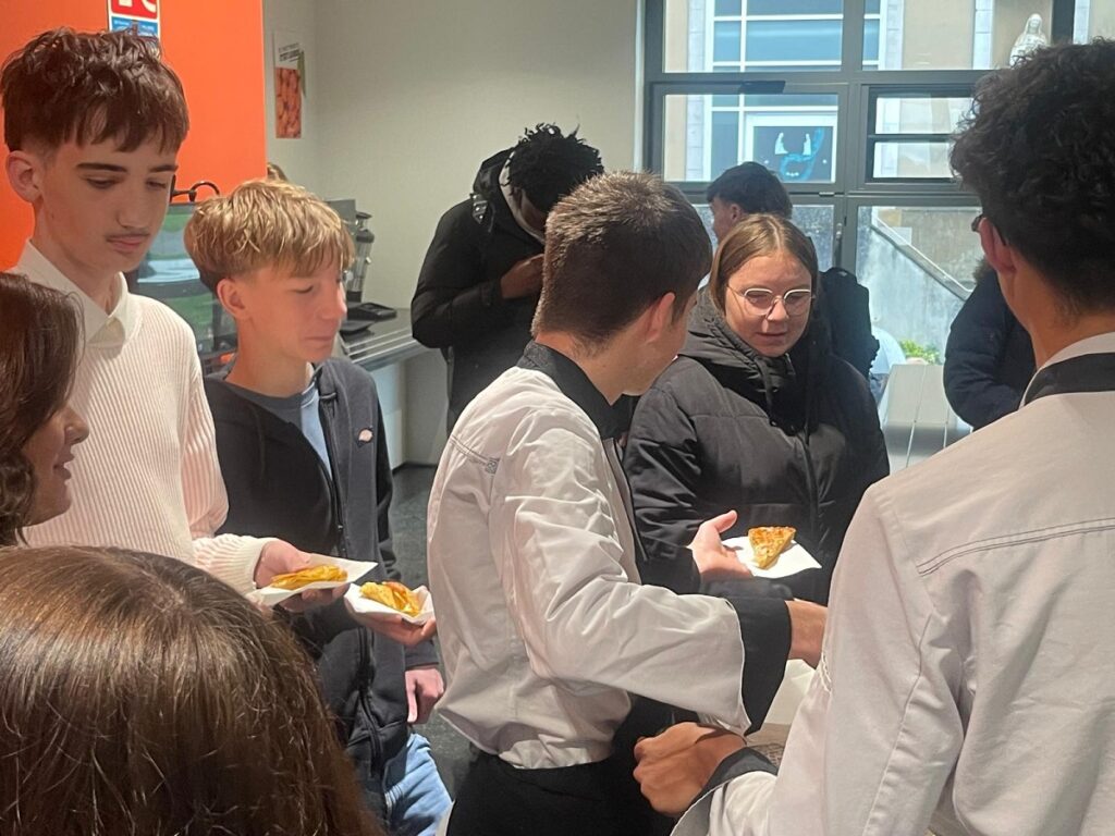 Moment de partage et de gourmandise au lycée ! 3 WhatsApp Image 2026 01 08 at 10.20.13 2