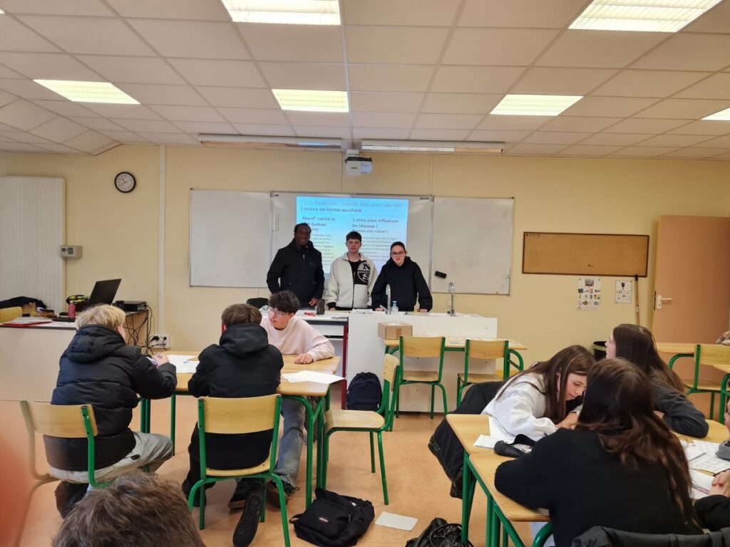 À la découverte de la fast fashion ! 5 WhatsApp Image 2026 01 08 at 14.02.04