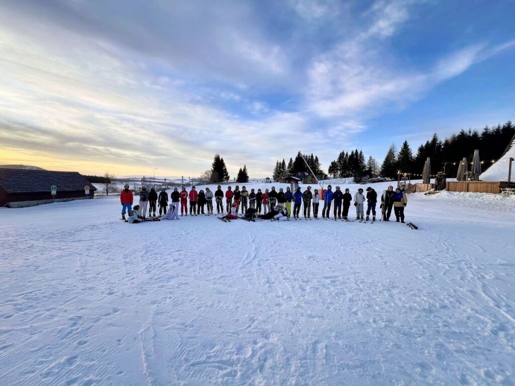 Séjour à la neige 13 pvhc5HaMK5TGDOXz2seXE6bggBa4TS6KteYVjqzP