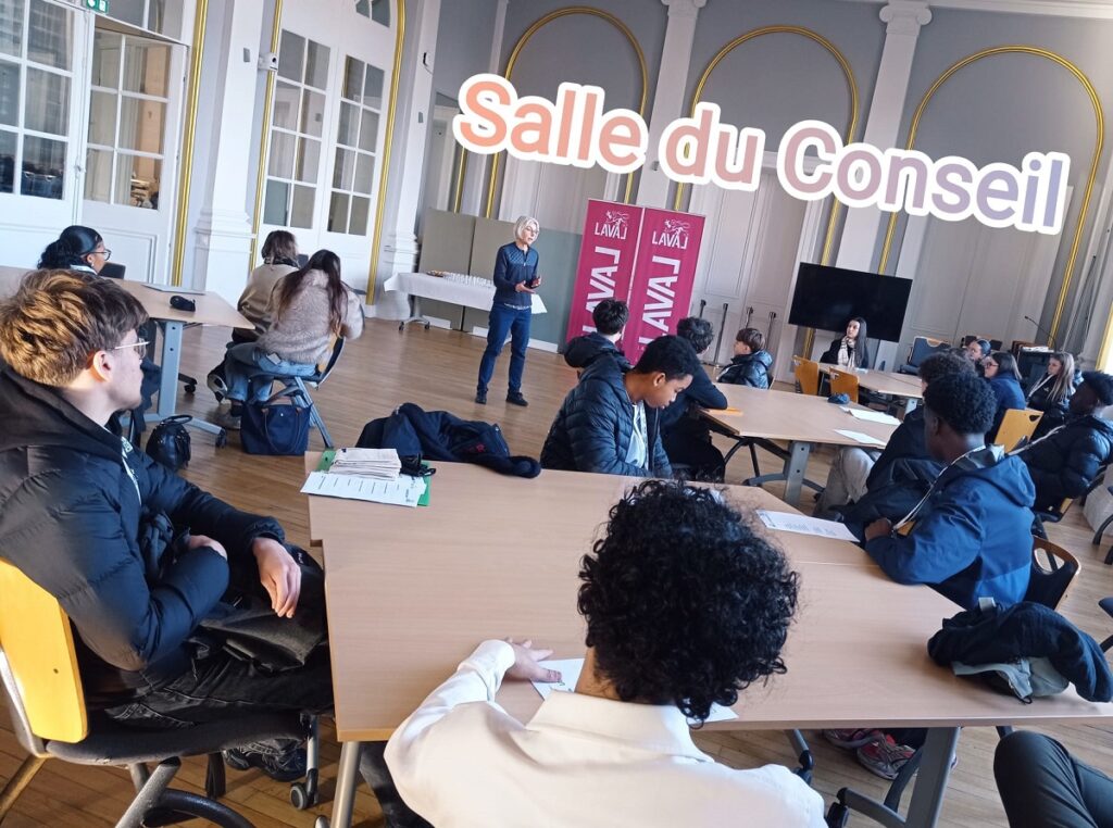 Immersion citoyenne à la Mairie de Laval ! 2 salle du conseil
