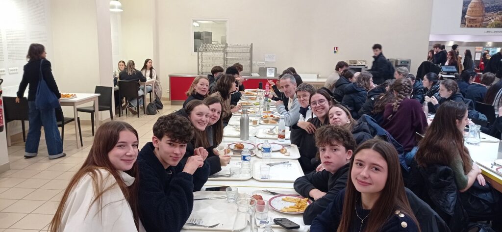 Immersion culturelle et scientifique pour la filière ST2S à Paris 8 1769696408641 1