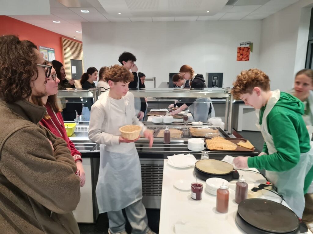 Soirée crêpes à l’Internat du Lycée Haute Follis ! 11 WhatsApp Image 2026 02 19 at 15.25.49 1