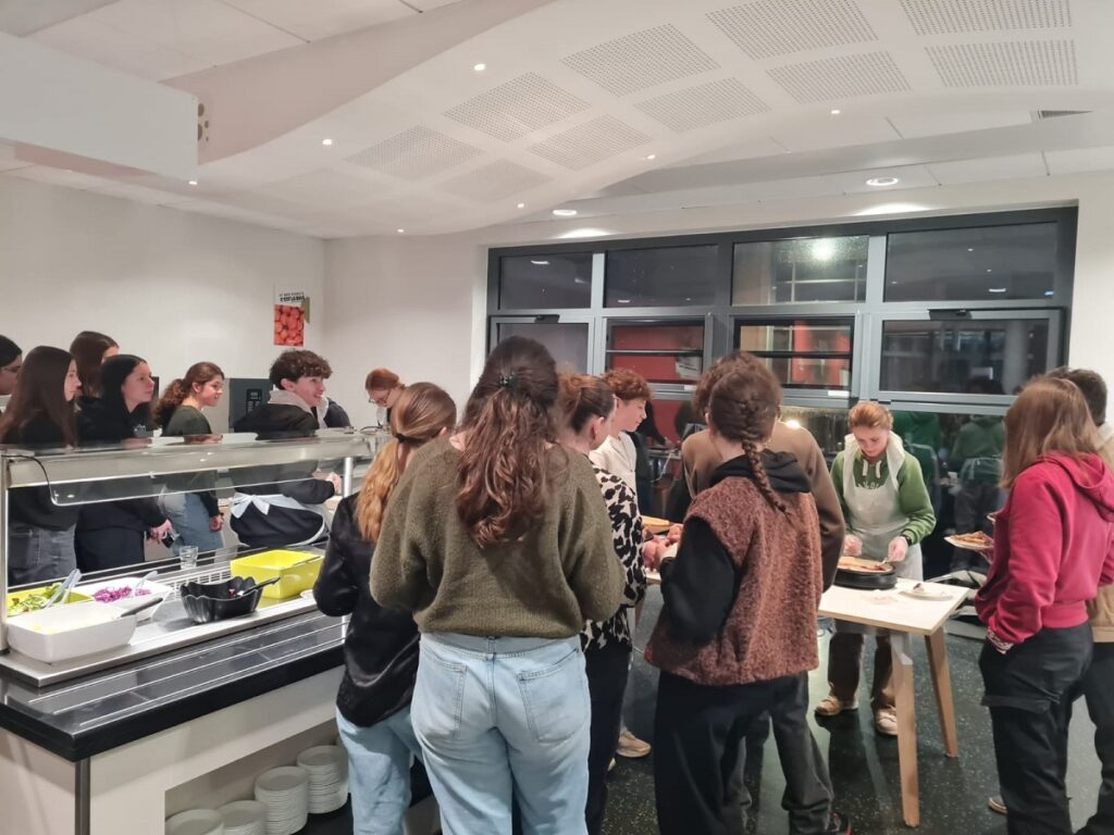 Soirée crêpes à l’Internat du Lycée Haute Follis ! 12 WhatsApp Image 2026 02 19 at 15.25.50