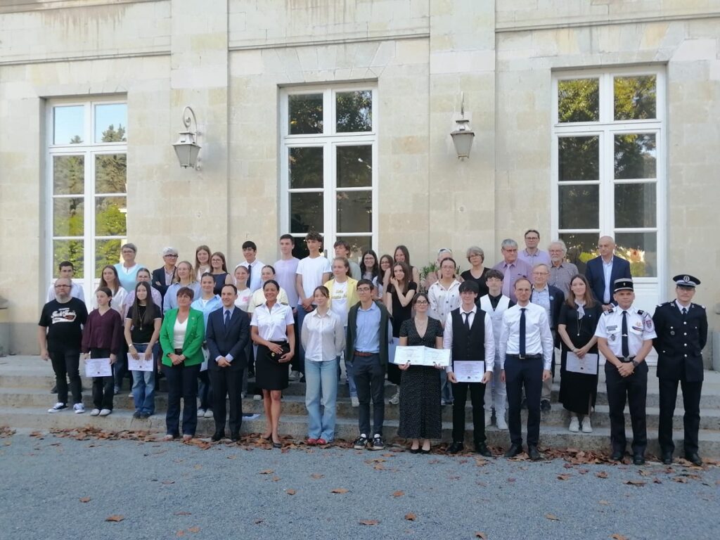 Fierté et devoir de mémoire : nos élèves sur le podium ! 1 IMG 20260613 WA0019