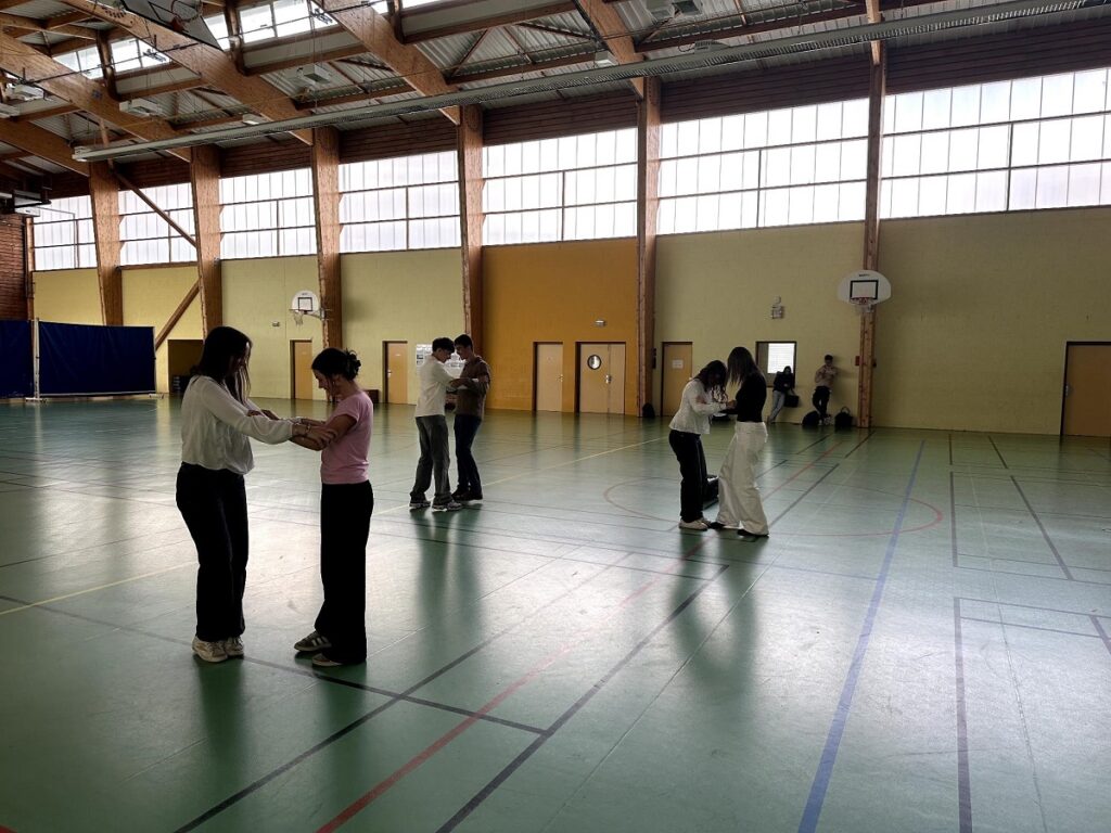 Organisation Bal de Promo 5 cours de valse eleves 2