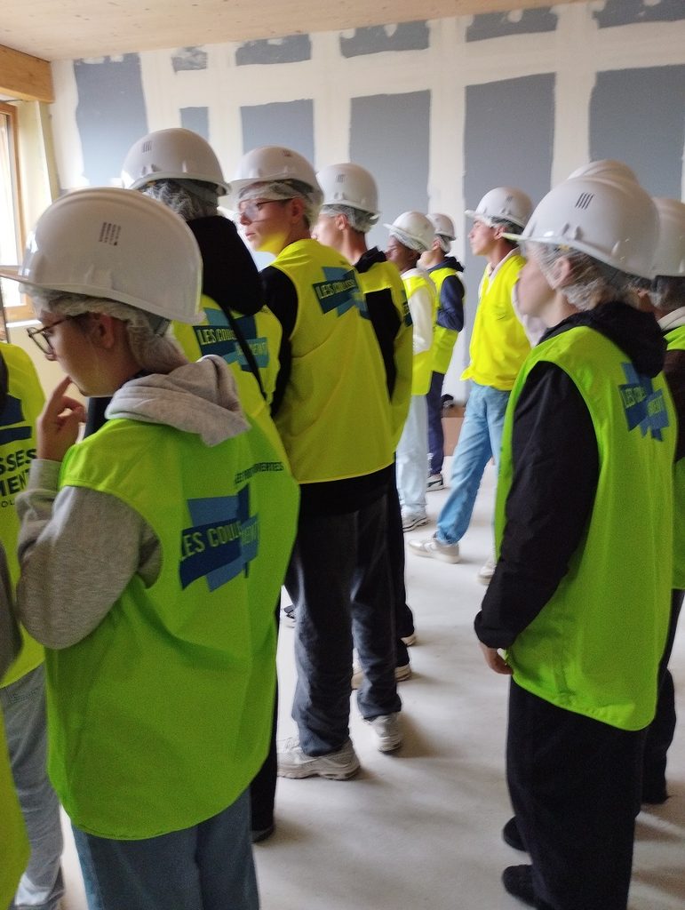 🏗️ Au cœur du chantier pour les 3ème Prépa-Métiers ! 🛠️ 1 1000026714