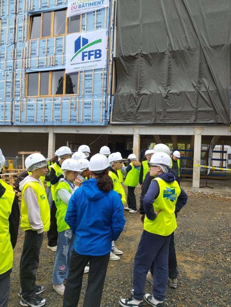 🏗️ Au cœur du chantier pour les 3ème Prépa-Métiers ! 🛠️ 2 1000026715